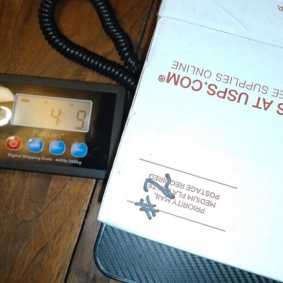 JUST IN!! ALMOST 5lb. MYSTERY BOX OF BOOKS. VARIOUS AUTHORS AND GENRES - Picture 6 of 15